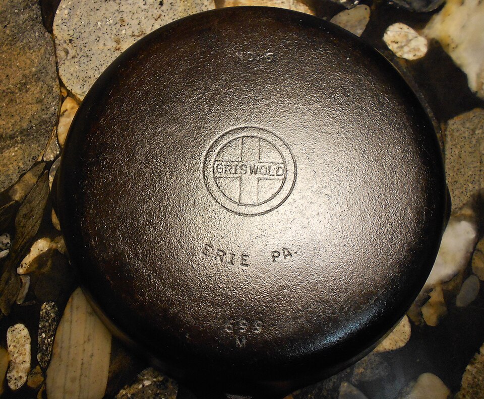 Real Griswold number six skillet bottom with the later small logo