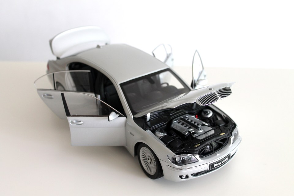 Silver Kyosho BMW 760Li model with four doors, hood and trunk open