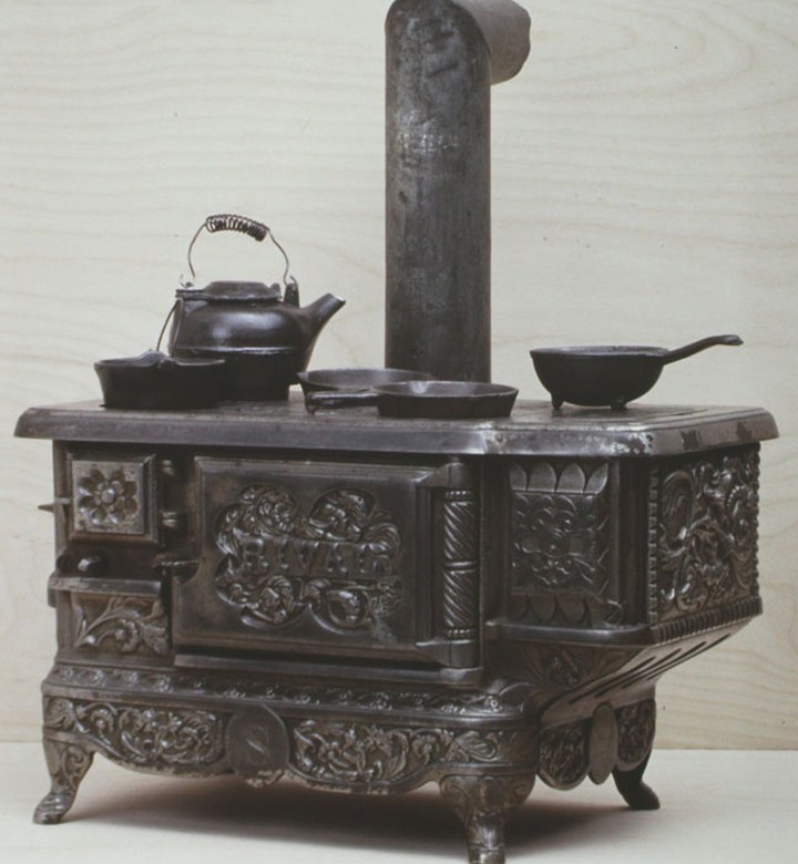 Museum-held nineteenth-century Rival toy stove with miniature cookware